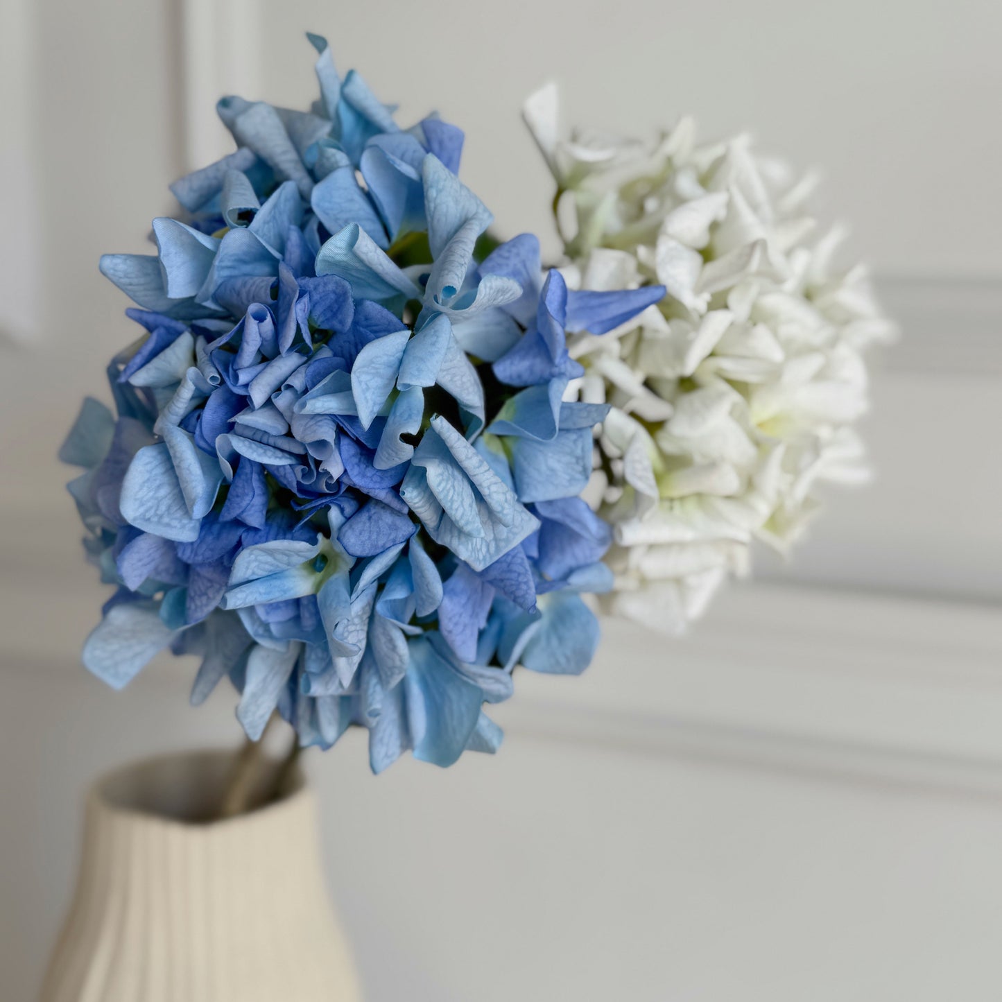 24" Real Touch Curl-Edge Hydrangea Stem